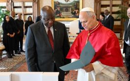 10/11/2025 - El Papa León XIV recibió en audiencia al Presidente de la República de Sudáfrica, señor Cyril Ramaphosa, este…