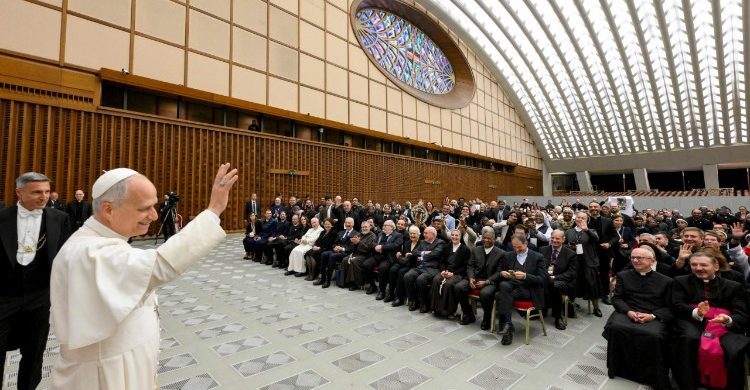 14/11/2025 - Según publicó Vatican News, el Papa León XIV recibió a los participantes en el congreso titulado "La Mística. Los fenómenos místicos y la santidad", organizado por el Dicasterio para las Causas de los Santos en la Santa Sede. En su discurso, el Pontífice agradeció las reflexiones sobre un tema que considera "entre los más bellos de la experiencia…