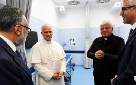 14/11/2025 - El Papa León XIV inauguró hoy el Ambulatorio San Martino bajo la histórica columnata de Bernini en la…