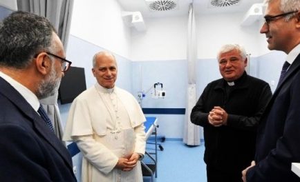 14/11/2025 - El Papa León XIV inauguró hoy el Ambulatorio San Martino bajo la histórica columnata de Bernini en la Plaza de San Pedro. Esta nueva estructura de la Limosnería Apostólica nace…