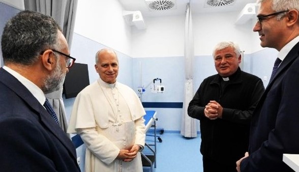 14/11/2025 - El Papa León XIV inauguró hoy el Ambulatorio San Martino bajo la histórica columnata de Bernini en la Plaza de San Pedro. Esta nueva estructura de la Limosnería Apostólica nace…