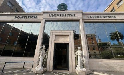 12/11/2025 - La mañana de este viernes, 14 de noviembre, el Papa León XIV se dirigirá a la Pontificia Universidad Lateranense (PUL) en Roma para presidir el Dies Academicus y dar inicio…