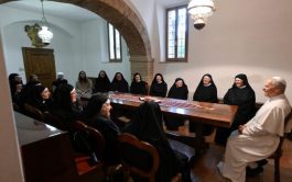 20/11/2025 - El Papa León XIV realizó una visita privada al monasterio agustino de Santa Clara de Montefalco, en Umbría.…