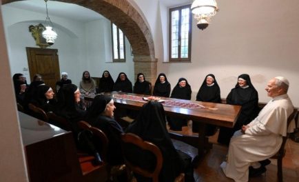 20/11/2025 - El Papa León XIV realizó una visita privada al monasterio agustino de Santa Clara de Montefalco, en Umbría. Este encuentro se produjo inmediatamente después de su participación en la 81.ª…