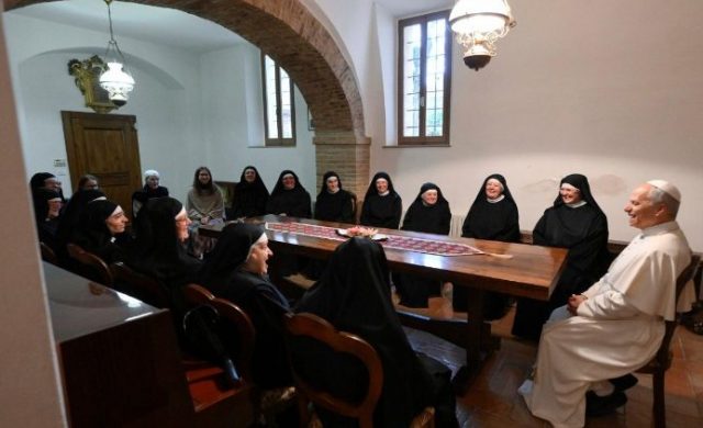 20/11/2025 - El Papa León XIV realizó una visita privada al monasterio agustino de Santa Clara de Montefalco, en Umbría. Este encuentro se produjo inmediatamente después de su participación en la 81.ª…