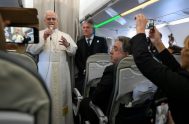 27/11/2025 - El Papa León XIV despegó a bordo del Airbus 320neo de Ita Airways, iniciando su primer viaje apostólico que lo llevará…