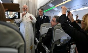 27/11/2025 - El Papa León XIV despegó a bordo del Airbus 320neo de Ita Airways, iniciando su primer viaje apostólico que lo llevará a Turquía y Líbano. Partiendo dos minutos antes de…