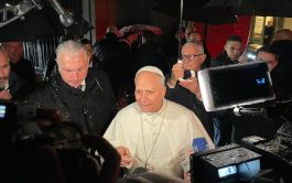 24/12/2025 - (Fuente: Vatican News) En Castel Gandolfo, el Papa responde a las preguntas de los periodistas a la salida&hellip;