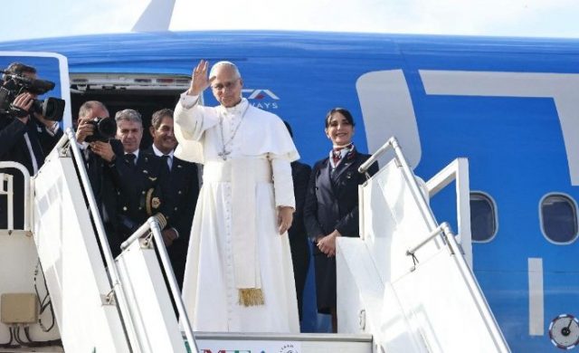 02/12/2025 - El Papa León XIV finalizó su primer viaje apostólico a Oriente Medio, centrado en el Líbano, reafirmando un mensaje de paz y esperanza para toda la región. El Pontífice partió…