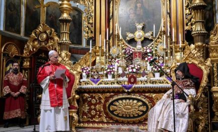 01/12/2025 - El Papa León XIV visitó la Catedral Armenia Apostólica en Estambul, un gesto de comunión hacia una de las sedes históricas de la Iglesia de los Armenios. El Pontífice saludó…