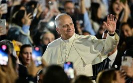 22/01/2026 - Con motivo del trigésimo aniversario del programa italiano "Porta a Porta", el Papa León XIV envió un mensaje a la redacción de la Rai 1 en el que analiza la transformación de los medios de comunicación en las últimas tres décadas. El Pontífice reconoció que, aunque las nuevas herramientas han ampliado las posibilidades de interacción, también han desdibujado&hellip;