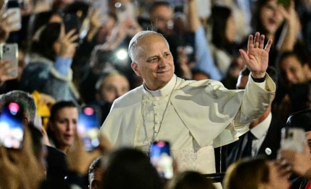 22/01/2026 - Con motivo del trigésimo aniversario del programa italiano "Porta a Porta", el Papa León XIV envió un mensaje a la redacción de la Rai 1 en el que analiza la transformación de los medios de comunicación en las últimas tres décadas. El Pontífice reconoció que, aunque las nuevas herramientas han ampliado las posibilidades de interacción, también han desdibujado&hellip;