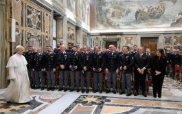 19/01/2026 - El Papa León XIV recibió en audiencia a los integrantes de la Inspectoría de Seguridad Pública del Vaticano en la Sala Clementina. En este primer encuentro del año civil, el Pontífice agradeció la labor de los funcionarios y agentes de la Policía Estatal italiana que custodian la Plaza de San Pedro y sus alrededores. Durante su discurso, el&hellip;