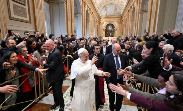 19/01/2026 - El Papa León XIV recibió hoy a los responsables del Camino Neocatecumenal en el Vaticano, en una audiencia marcada por el agradecimiento y el llamado a vivir la misión evangelizadora en comunión con toda la Iglesia. El encuentro tuvo lugar en el Aula de las Bendiciones y reunió a obispos, sacerdotes, familias y catequistas, junto al equipo internacional&hellip;
