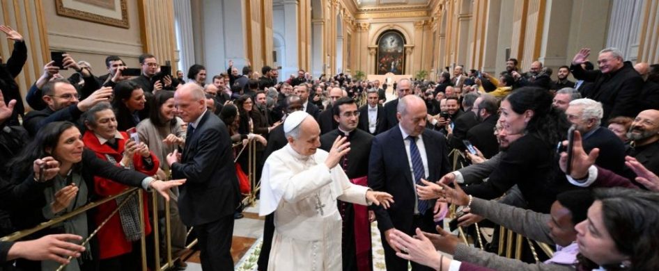 19/01/2026 - El Papa León XIV recibió hoy a los responsables del Camino Neocatecumenal en el Vaticano, en una audiencia marcada por el agradecimiento y el llamado a vivir la misión evangelizadora en comunión con toda la Iglesia. El encuentro tuvo lugar en el Aula de las Bendiciones y reunió a obispos, sacerdotes, familias y catequistas, junto al equipo internacional&hellip;