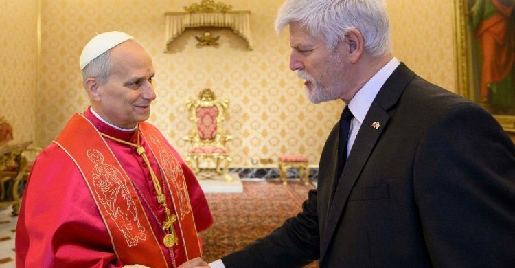 19/01/2026 - El Papa León XIV recibió en audiencia privada al presidente de la República Checa, Petr Pavel. Tras el encuentro con el Sumo Pontífice, el mandatario se dirigió a la Secretaría de Estado para mantener una reunión de trabajo con el cardenal Pietro Parolin y monseñor Paul Richard Gallagher. Según informó la Oficina de Prensa de la Santa Sede,&hellip;