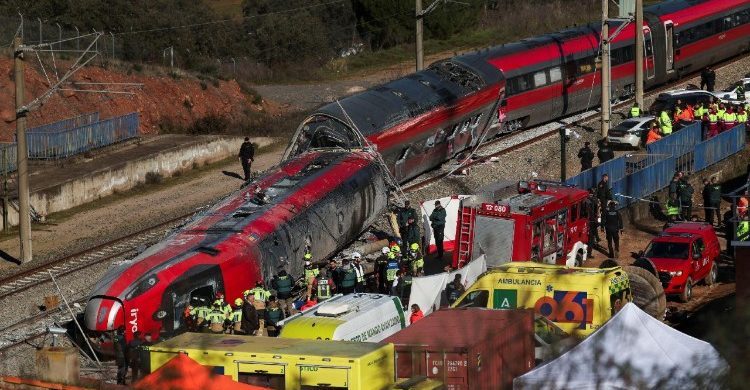 19/01/2026 - El Papa León XIV envió un telegrama de pésame tras el grave accidente ferroviario ocurrido en la localidad de Adamuz, Córdoba, España. El suceso tuvo lugar la noche anterior, cuando el descarrilamiento de varios vagones provocó la colisión de dos convoyes, dejando un saldo de decenas de víctimas y numerosos heridos. A través de un mensaje firmado por&hellip;