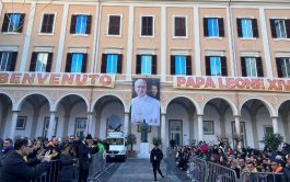 23/02/2026 - (Fuente: Vatican News) El Papa León XIV visita la parroquia del Sagrado Corazón de Jesús en Castro Pretorio, junto a la gran estación central de Roma Termini, que refleja las contradicciones de nuestro tiempo: algunos se marchan con las comodidades que se les ofrecen, mientras que otros, en cambio, no tienen un hogar; otros anhelan trabajar honestamente, pero&hellip;