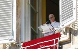 23/02/2026 - (Fuente: Vatican News) En el Ángelus del primer domingo de Cuaresma, León XIV recuerda cómo Jesús venció los engaños del diablo y habla de la penitencia como un camino que no empobrece nuestra humanidad, sino que la enriquece, la purifica y la fortalece. Nos insta a silenciar la televisión, la radio y los teléfonos inteligentes por un rato.&hellip;