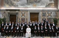 02/02/2026 - Antes de la oración del Ángelus, el Papa León XIV mantuvo un encuentro con los gentilhombres y sediarios pontificios para agradecerles&hellip;