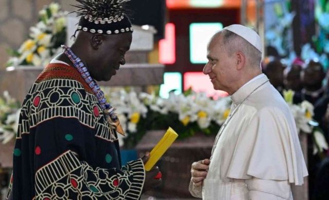 16/04/2026 – En la Catedral de San José, el dolor de los refugiados y las fuerzas de paz se convierte en una ofrenda.