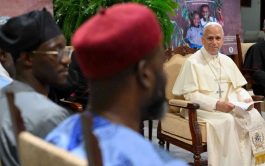 17/04/2026 - Tras su regreso de Bamenda, dialogó con un grupo de doce representantes de comunidades islámicas de Camerún.