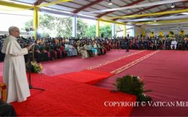 17/04/2026 – León XIV se reunió con el Mundo Universitario en la Universidad Católica de África Central en Yaundé, Camerún.