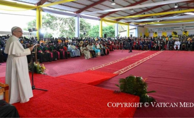 17/04/2026 – León XIV se reunió con el Mundo Universitario en la Universidad Católica de África Central en Yaundé, Camerún.