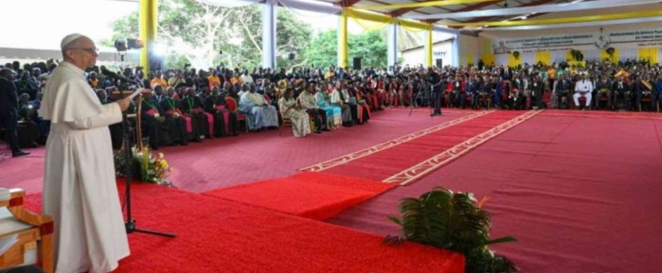 17/04/2026 – León XIV se reunió con el Mundo Universitario en la Universidad Católica de África Central en Yaundé, Camerún.