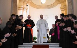 28/04/2026 – Durante su visita a la Pontificia Academia Eclesiástica, esboza la figura del sacerdote diplomático pontificio, mensajero del anuncio&hellip;