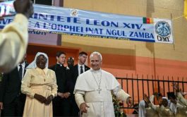 15/04/2026 – Ante los ojos de admiración de los huérfanos, sus cuidadores, voluntarios y las religiosas Hijas de María, el&hellip;