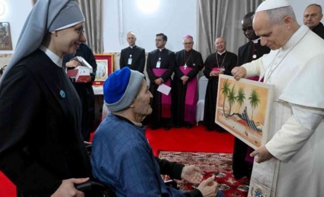 14/04/2026 – En la residencia de ancianos, el viaje apostólico de León XIV encuentra uno de sus momentos más despojados y, por eso mismo, más reveladores.