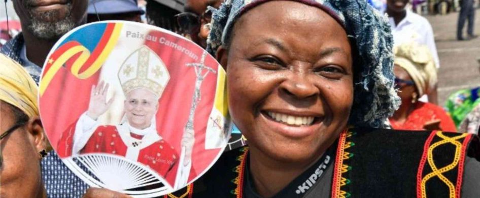 17/04/2026 – En la misa que presidió ante 120 mil fieles en Duala, se detuvo en las formas de responder al hambre, tanto material como espiritual.