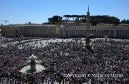 27/04/2026 – Este IV Domingo de Pascua, Domingo del Buen Pastor, León XIV dirigió la oración del Regina Coeli desde la ventana del&hellip;