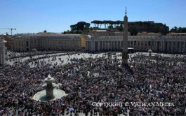 27/04/2026 – Este IV Domingo de Pascua, Domingo del Buen Pastor, León XIV dirigió la oración del Regina Coeli desde&hellip;