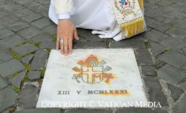 14/05/2026 – En la audiencia del 13 de mayo, León XIV recordó el atentado contra san Juan Pablo II ocurrido hace 45 años en la Plaza de San Pedro.