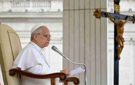 06/05/2026 – En su catequesis, el Papa recordó que la Iglesia no se anuncia a sí misma, sino el camino&hellip;