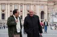 25/09/2013 - Sergio Rubín, periodista y autor del libro El Jesuita, analizó la realidad del Papa Francisco, a 6 meses de su pontificado.…