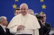26-11-2014 El Papa Francisco visitó ayer el Parlamento Europeo y el Consejo de Europa para abogar en el viejo continente por la tolerancia,…