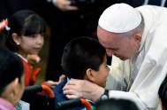 15/02/2016 – En la tarde de ayer, el Papa Francisco visitó el hospital infantil “Federico Gómez”, donde miles de niños son tratados del cáncer.…