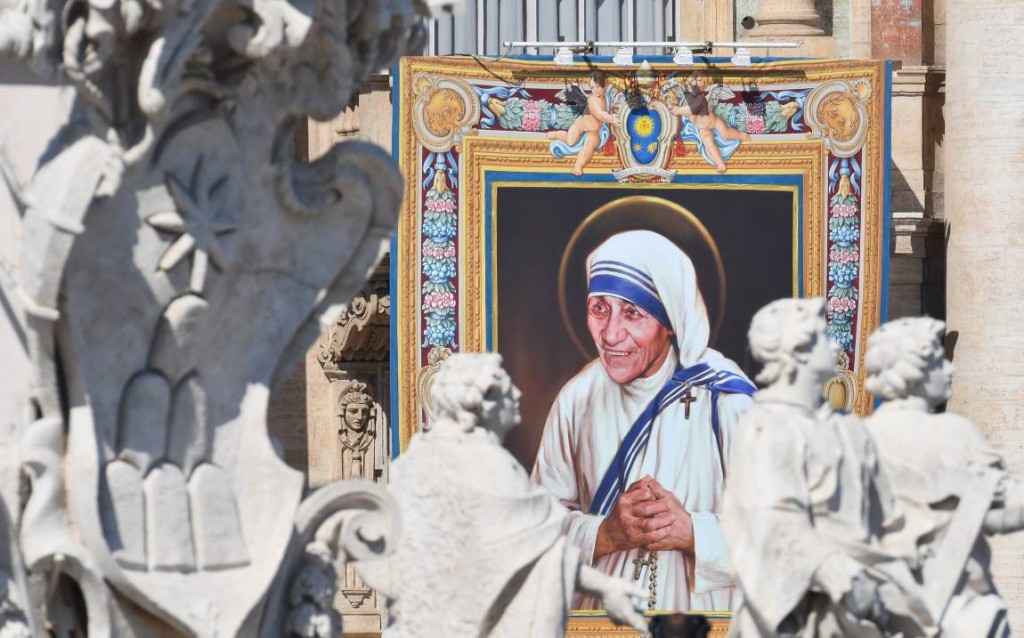 Madre Teresa santa