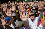 [audio mp3="https://radiomaria.org.ar/_audios/18330.mp3"][/audio] 8/05/2017 - En medio de la crisis que está transitando Venezuela, la cual ha registrado 36 muertes a raíz de la…