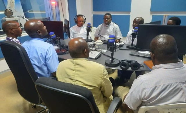 30/09/2024 - El pasado viernes 13 de septiembre de 2024, los sacerdotes directores de las subestaciones de Radio María de Goma y Bukavu, en la República Democrática del Congo, y de las subestaciones de Kabale y Mbarara, en Uganda, junto con el sacerdote director y los sacerdotes locutores de Radio María Ruanda, se reunieron en Kigali (Ruanda), en la sede…