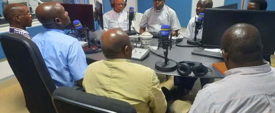 30/09/2024 - El pasado viernes 13 de septiembre de 2024, los sacerdotes directores de las subestaciones de Radio María de Goma y Bukavu, en la República Democrática del Congo, y de las subestaciones de Kabale y Mbarara, en Uganda, junto con el sacerdote director y los sacerdotes locutores de Radio María Ruanda, se reunieron en Kigali (Ruanda), en la sede…