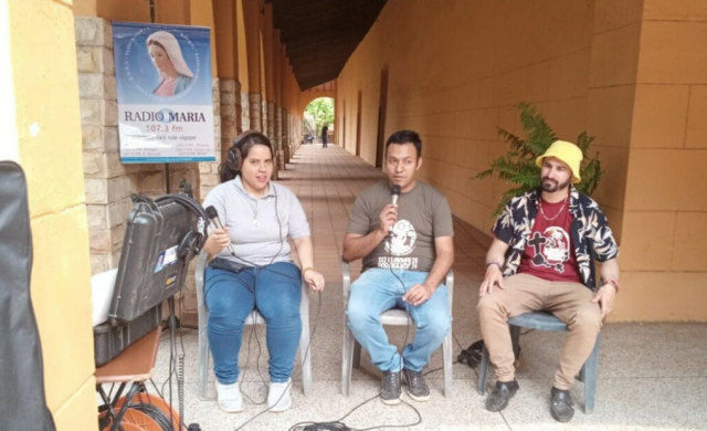 02/10/2024 - Radio María Paraguay compartió con los oyentes la XXIV Peregrinación de jóvenes de la diócesis de San Lorenzo. Durante la transmisión compartió testimonios y vivencias de los jóvenes participantes y sus animadores, además de la Santa Misa presidida por Mons. Joaquín Robledo, obispo de la diócesis de San Lorenzo. Alrededor de 2000 jóvenes caminaron, celebraron el sacramento de…