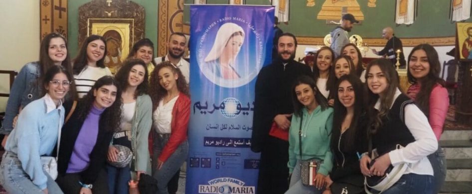 28/11/2024 - Radio Mariam transmitió la Jornada del Catecismo “Peregrinos de la Esperanza” celebrada en Siria, que reunió a 500 jóvenes catequistas de las distintas diócesis católicas del país de Oriente Medio, en la catedral melquita de Nuestra Señora de la Paz en Bustan Al-Diwan (Siria). La organización estuvo a cargo del Comité de Catecismo de la Región Central de…