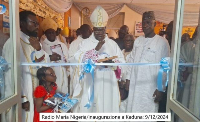 31/12/2024 - Con gran alegría compartimos que la expansión de Radio María en Nigeria es una realidad. Quedó inaugurada la subestación de Radio María Nigeria en Kaduna. Cinco obispos y un centenar de sacerdotes participaron en la Santa Misa de inauguración. Es un hecho de gran trascendencia para toda la provincia eclesiástica, considerando que en esta región opera el grupo…