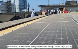 31/12/2024 - El 16 de diciembre el arzobispo de Freetown, Su Excelencia Monseñor Edward Tamba Charles, inauguró el proyecto de energía solar. Ahora, Radio María Sierra Leona puede transmitir sin interrupciones las 24 horas del día. En el pasado, esta estación de radio tuvo que enfrentar muchos desafíos para estar en el aire sin interrupción. Cuando se cortaba la electricidad,…