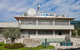 10/02/2025 La sede de Radio María en Erba, en el marco del Jubileo 2025, forma parte de la peregrinación “Rosebud”…