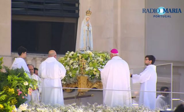 19/05/2025 - El pasado 13 de mayo, día de la Virgen de Fátima, en su 108 aniversario de su aparición a los tres pastorcitos Lucia, Francisco y Jacinta en Portugal, los obispos de Portugal y del mundo, junto a los miles de peregrinos congregados en el Santuario en Cova da Iria, consagraron al Papa León XIV bajo su protección. Radio…